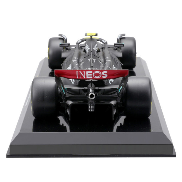 Bburago F1 Mercedes-AMG PETRONAS W14 2023 With Helmet - Lewis Hamilton 1/24 Scale