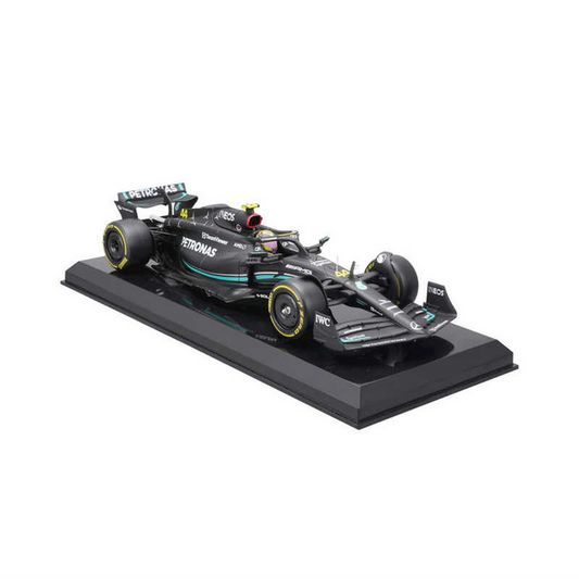 Bburago F1 Mercedes-AMG PETRONAS W14 2023 With Helmet - Lewis Hamilton 1/24 Scale